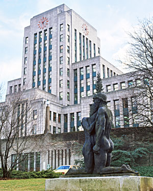 The Lovers II Vancouver City Hall Sculpture by Gerhard Juchum